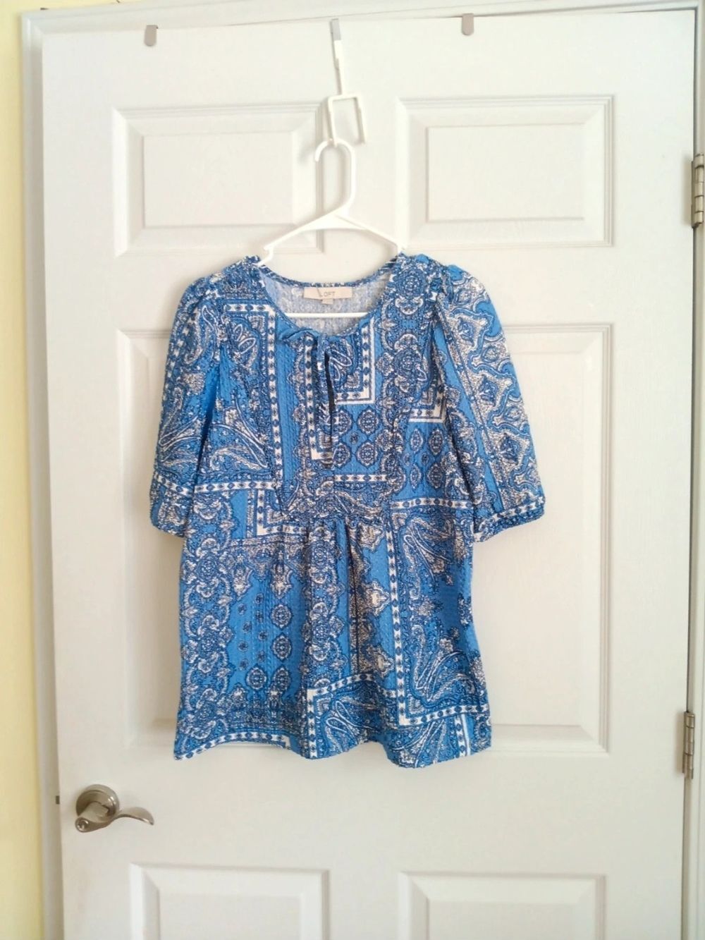 LOFT Blue Paisley Short Sleeve Tie-Neck Blouse - Size Small